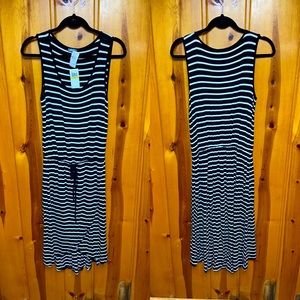 Great summer dress. Never been worn.